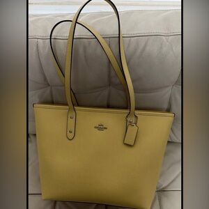 NWT: Coach City Tote (yellow)